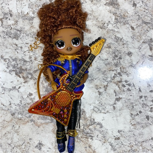 LOL Surprise OMG Remix Super Surprise Doll Ferocious/ Rock Band - Picture 2 of 9